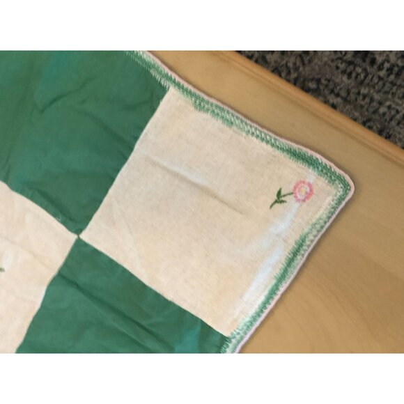 VTG Green and White Color Block with Pink Flowers Hand Embroidered Tablecloth 48 - Picture 7 of 13